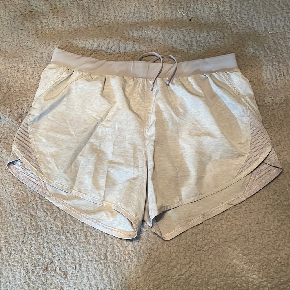 Under Armour size M athletic shorts